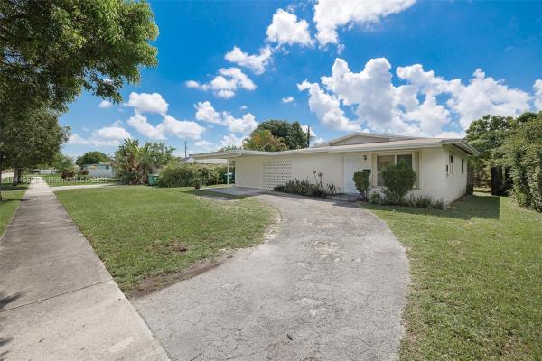 Scott Lake Manor, 1230 NW 179th St, Miami Gardens, Florida 33169, image 2
