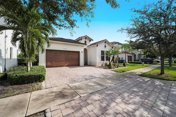 Venetian Parc, 14929 SW 176th Ter, Richmond West, Florida 33187, image 2