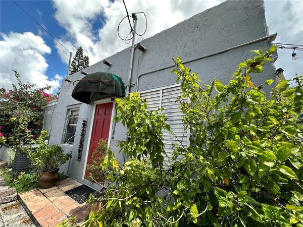 Florida Fruit Land Company, 8261 NW South River Dr, Medley, Florida 33166, image 1