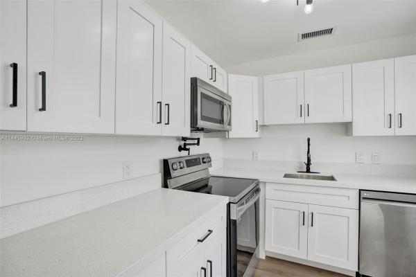 Islewood, 12A Islewood A #12A, Deerfield Beach, Florida 33442, image 1