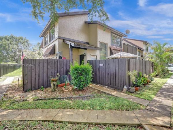 Bayberry Lakes, 2091 Bayberry Dr #2091, Pembroke Pines, Florida 33024, image 1