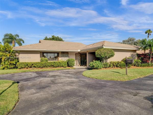 Villa Residences Of Emerald Hills, 3650 N 36th Ave #65, Hollywood, Florida 33021, image 1