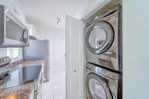 Lakewood Village Of Coral Springs, 9962 Twin Lakes Dr #7-P, Coral Springs, Florida 33071, image 1