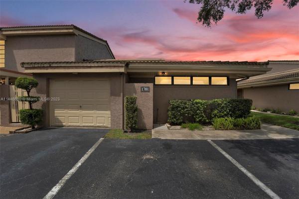 The Townhouses Of Emerald Hills, 1701 Saint Andrews Rd #115, Hollywood, Florida 33021, image 1