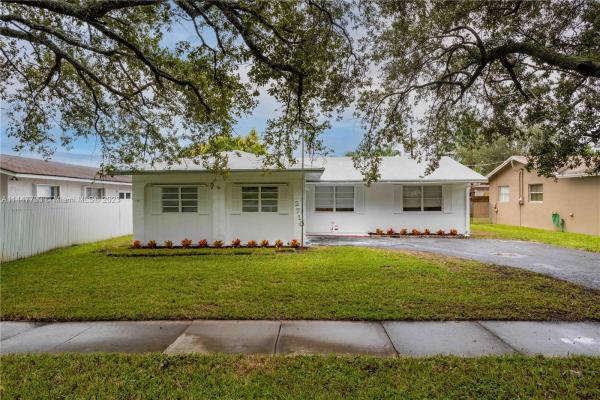 Driftwood Estates, 2710 N 72nd Ave, Hollywood, Florida 33024, image 2