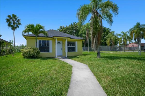 Villas Of Palm Bay, 897 SW 10th St, Florida City, Florida 33034, image 1