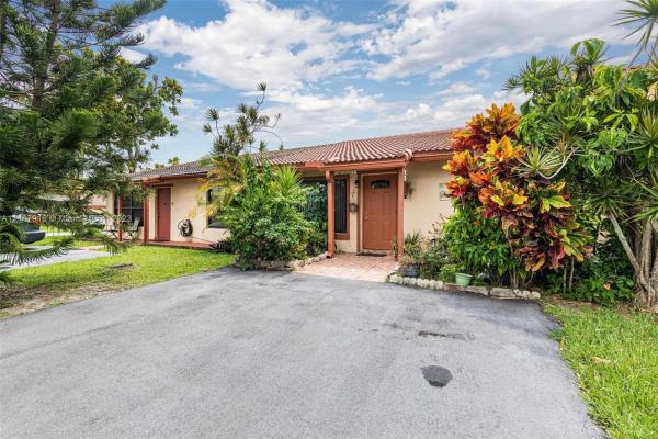 Kendall Walk, 15020 SW 90th St, The Hammocks, Florida 33196, image 1