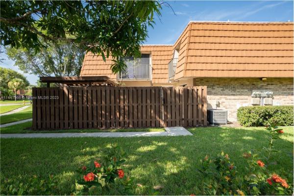 Camelot Lakes, 4084 Forest Hill Dr #4084, Cooper City, Florida 33026, image 1