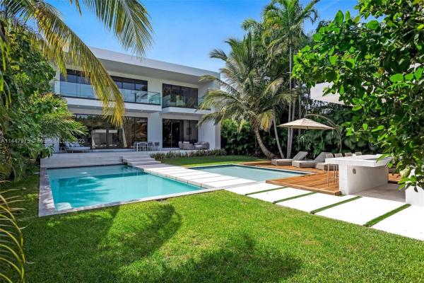 Mid Golf, 2211 Meridian Ave, Miami Beach, Florida 33139, image 1
