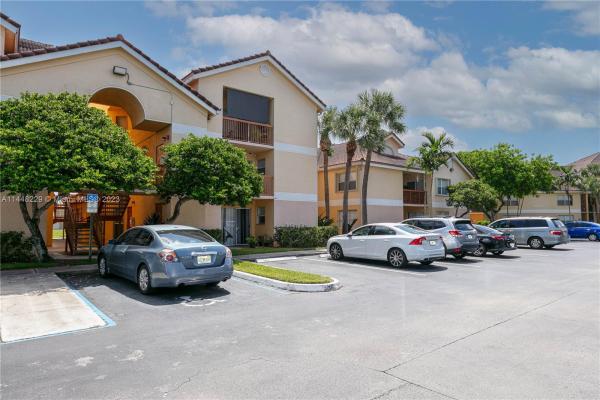 South Palm Place, 7650 Westwood Dr #531, Tamarac, Florida 33321, image 1