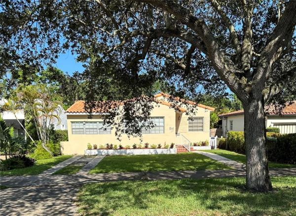 Country Club Estates, 243 South Dr, Miami Springs, Florida 33166, image 2
