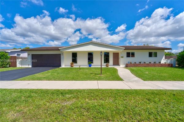 Kendale Lakes No HOA, 14211 SW 83rd St, Kendale Lakes, Florida 33183, image 2