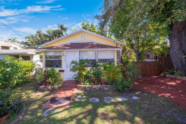 St Albans Park, 3741 Thomas Ave, Miami, Florida 33133, image 2