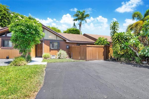 Briar Bay Townhouse Estates, 9208 SW 132nd St, Kendall, Florida 33176, image 1