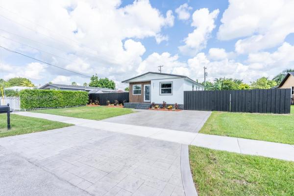 Cutler Ridge Manor Estates, 9941 SW 198th St, Cutler Bay, Florida 33157, image 1