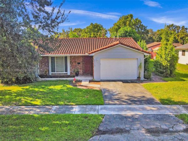 Miami Lakes Residential, 6924 Willow Ln, Miami Lakes, Florida 33014, image 2