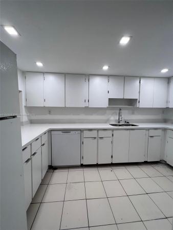 Samari Lake East, 10000 NW 80th Ct #2305, Hialeah Gardens, Florida 33016, image 2