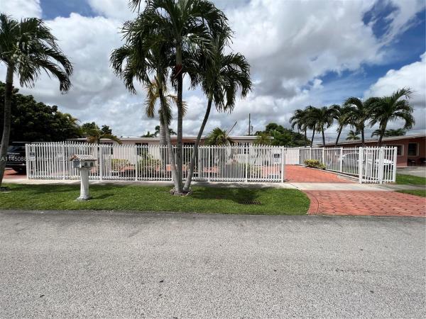 Westwood Lakes Residential, 11401 SW 42nd Ter, Westwood Lakes, Florida 33165, image 2