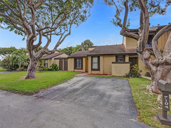 Woodgate East, 7104 SW 127th Ct, Kendale Lakes, Florida 33183, image 1