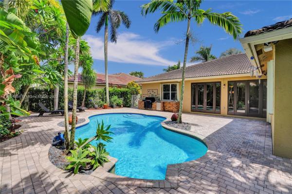 Country Glen, 5123 Lakewood Dr, Cooper City, Florida 33330, image 1