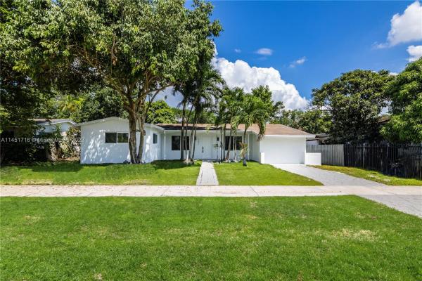 Rymer, 761 NE 151st St, Golden Glades, Florida 33162, image 1