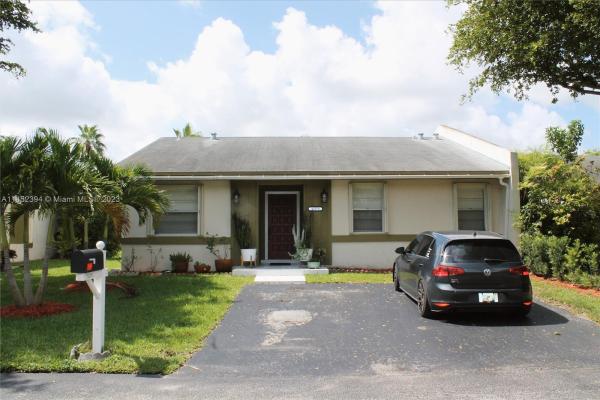 Devon Aire Villas, 12270 SW 116th Ln, The Crossings, Florida 33186, image 2