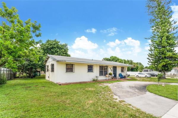 Carol City, 18500 NW 47th Ave, Miami Gardens, Florida 33055, image 2