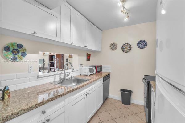 Castillian Club, 9405 W Flagler St #D109, Fountainebleau, Florida 33174, image 1