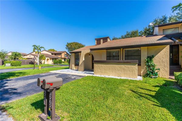 Woodgate North, 6701 SW 127th Pl #6701, Kendale Lakes, Florida 33183, image 1