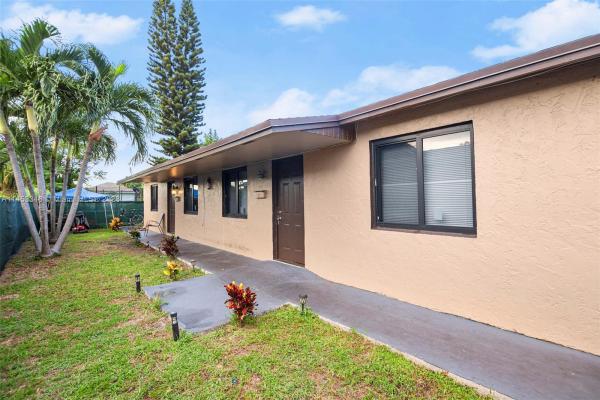 Inlet Grove, 156 W 14th St, Riviera Beach, Florida 33404, image 1