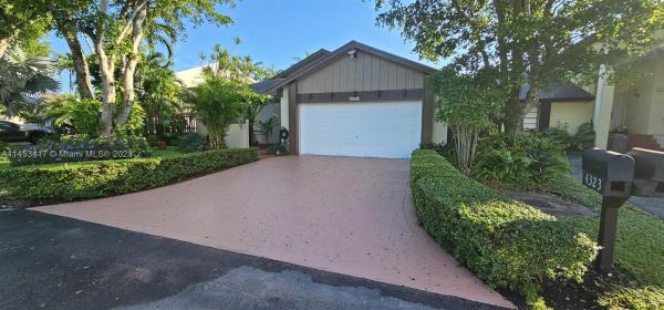Patio Homes At Lakes Of The Meadow, 4323 SW 148th Pl, Kendall West, Florida 33185, image 1