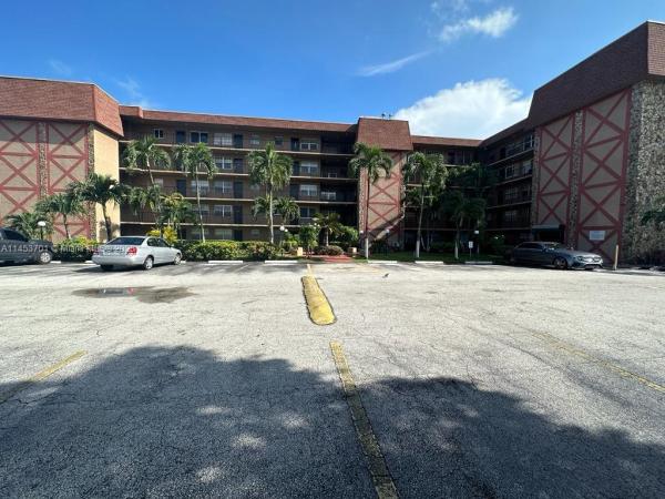 Kings Castle, 6575 W 4th Ave #501, Hialeah, Florida 33012, image 1