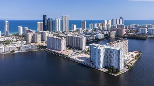 Winston Towers 200, 251 174th St #1712, Sunny Isles Beach, Florida 33160, image 1