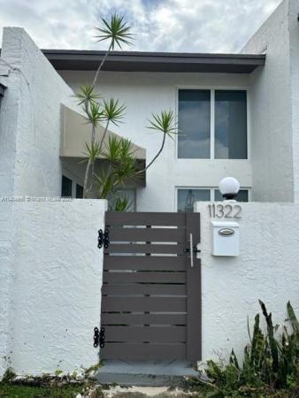 Snapper Creek Townhouses, 11322 SW 67th Ter, Kendall, Florida 33173, image 2