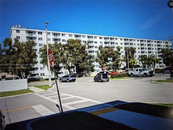 1251 NE 108th St #104, Unincorporated Dade County, Florida 33161, image 2
