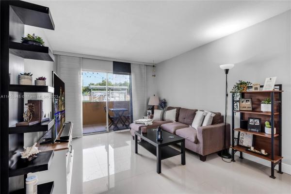 Westchester Luxury, 8990 SW 24th St #15, Westchester, Florida 33165, image 1