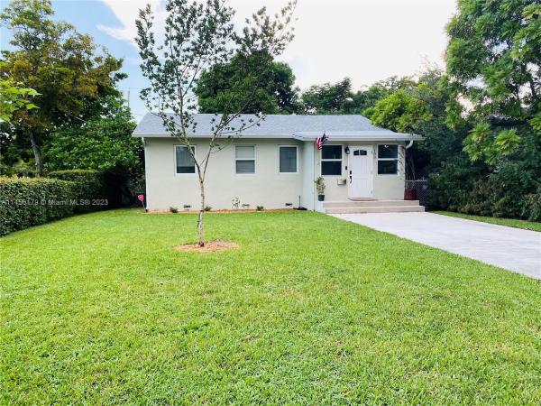 Country Club Estates, 100 Truxton Dr, Miami Springs, Florida 33166, image 2