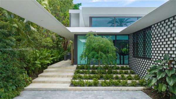 Sunset Islands, 2821 Lucerne Ave, Miami Beach, Florida 33140, image 1