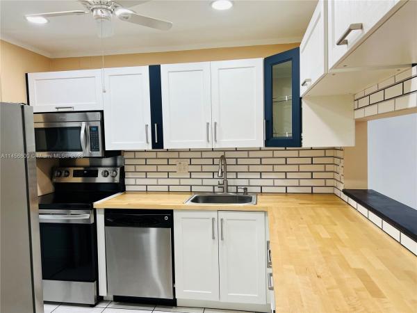 Versailles Gardens, 8000 Fairview Dr #310, Tamarac, Florida 33321, image 1