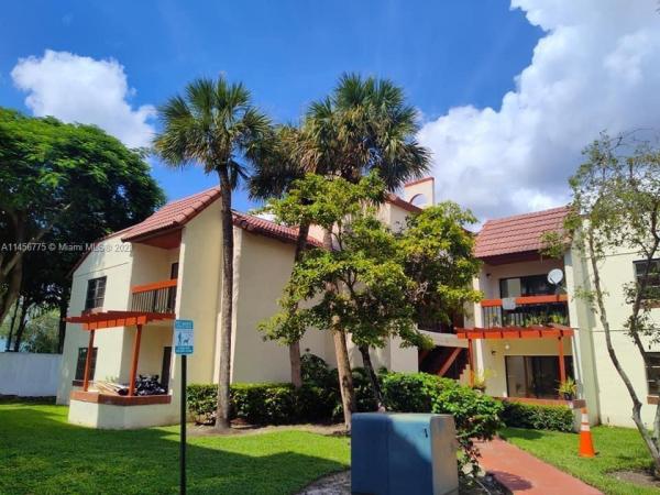 Lago Del Rey, 8530 SW 149th Ave #916, Kendall West, Florida 33193, image 1