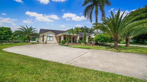 Laurel Oaks, 11945 Oakleaf Dr, Davie, Florida 33330, image 1