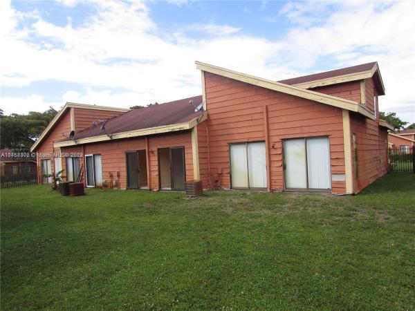 Orchard Lake Townhouses, 5510 NW 24th St #5510, Lauderhill, Florida 33313, image 1