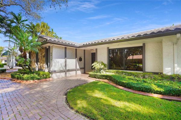 Loch Lomond, 6815 Gleneagle Dr, Miami Lakes, Florida 33014, image 1