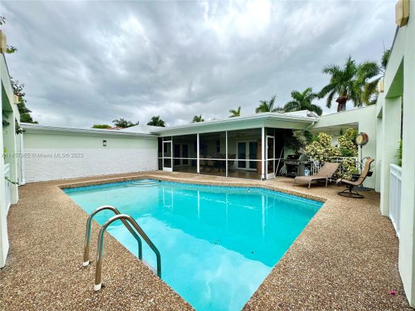Hollywood Lakes, 1003 N Southlake Dr, Hollywood, Florida 33019, image 2