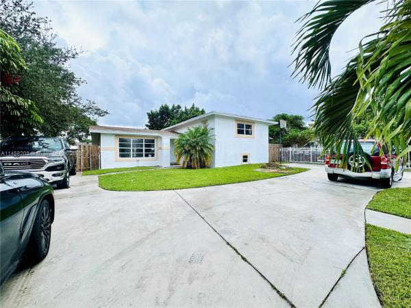 Mansionette Homes, 20225 NE 12th Ave, Ives Estates, Florida 33179, image 1