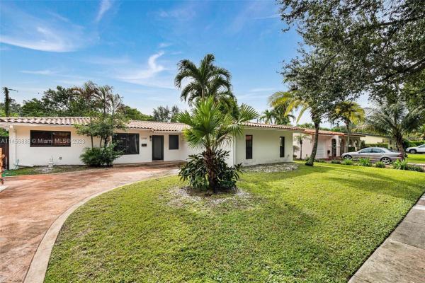 Miami Lakes Residential, 13949 Lake George Ct, Miami Lakes, Florida 33014, image 2