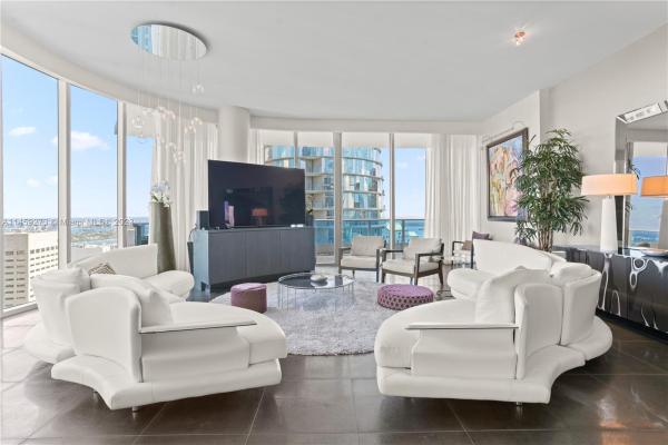 Epic Hotel & Residences, 200 Biscayne Boulevard Way #5201, Miami, Florida 33131, image 2
