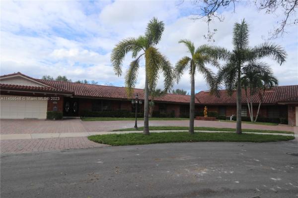 Loch Lomond East, 6851 Fearn Dr, Miami Lakes, Florida 33014, image 1
