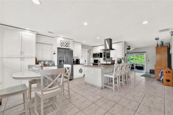 Cutler Ridge, 9941 Bahama Dr, Cutler Bay, Florida 33189, image 2