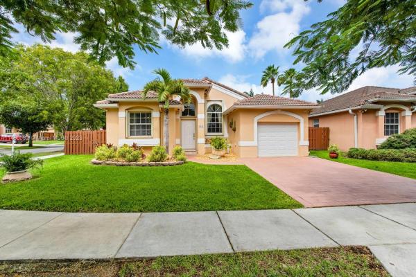 Emerald Oaks, 9437 SW 183rd Ter, Palmetto Bay, Florida 33157, image 1